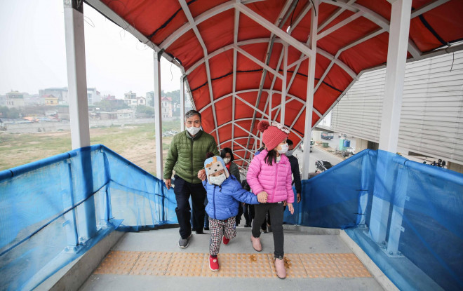 CLIP: Người dân ùn ùn tới nhà ga S1, soi nội thất tàu tuyến đường sắt Nhổn - ga Hà Nội - 5