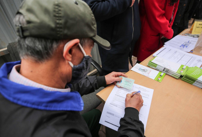 CLIP: Người dân ùn ùn tới nhà ga S1, soi nội thất tàu tuyến đường sắt Nhổn - ga Hà Nội - 4