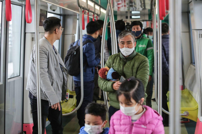 CLIP: Người dân ùn ùn tới nhà ga S1, soi nội thất tàu tuyến đường sắt Nhổn - ga Hà Nội - 8