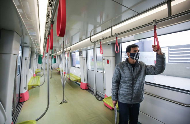 CLIP: Người dân ùn ùn tới nhà ga S1, soi nội thất tàu tuyến đường sắt Nhổn - ga Hà Nội - 7