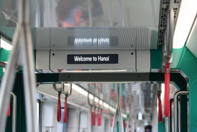 CLIP: Người dân ùn ùn tới nhà ga S1, soi nội thất tàu tuyến đường sắt Nhổn - ga Hà Nội - 11