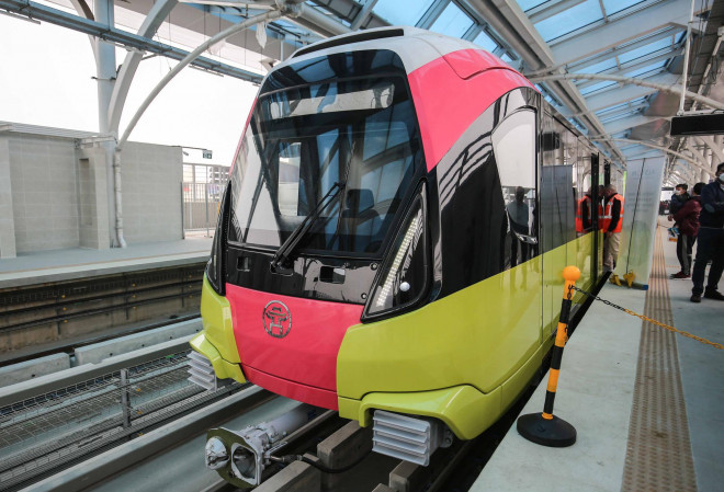 CLIP: Người dân ùn ùn tới nhà ga S1, soi nội thất tàu tuyến đường sắt Nhổn - ga Hà Nội - 10