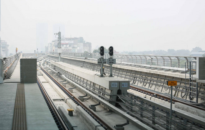 CLIP: Người dân ùn ùn tới nhà ga S1, soi nội thất tàu tuyến đường sắt Nhổn - ga Hà Nội - 15