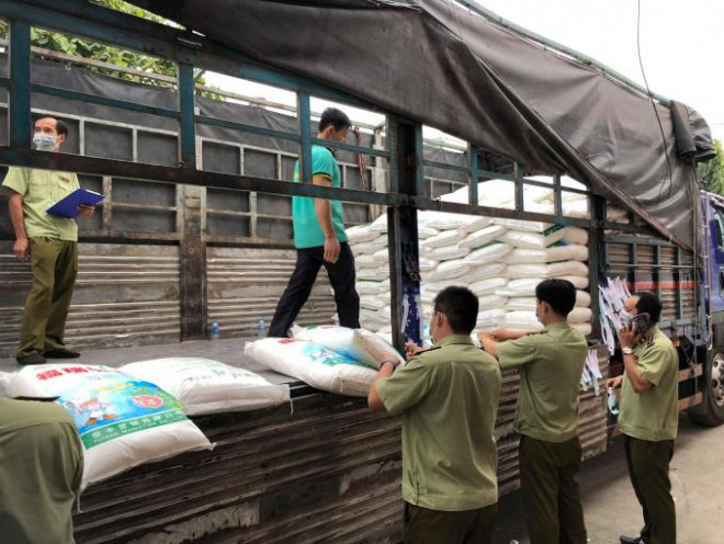 TP HCM: Thu giữ 45 tấn bột ngọt Trung Quốc thuộc diện cấm nhập - 1