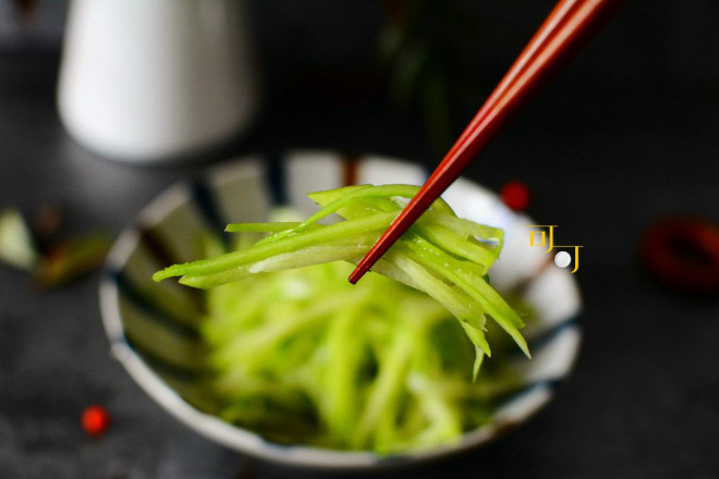 Sảng khoái vị giác với món salad su su lạnh, dễ ăn, chống ngán - 1