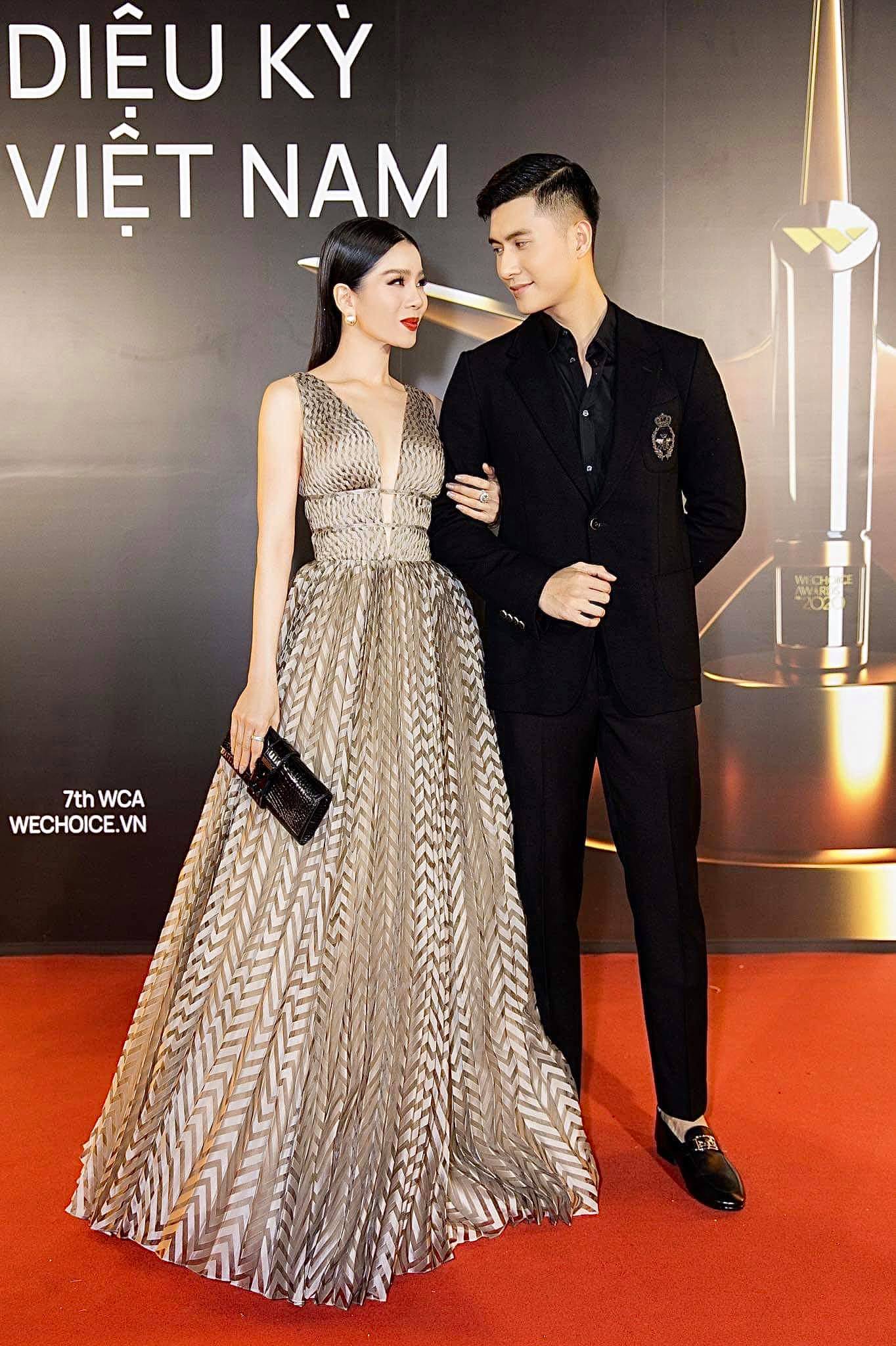 “Phi công” kém 12 tuổi được “nữ hoàng phòng trà” xác nhận hẹn hò: Quá khứ toàn quen gái đẹp - 1