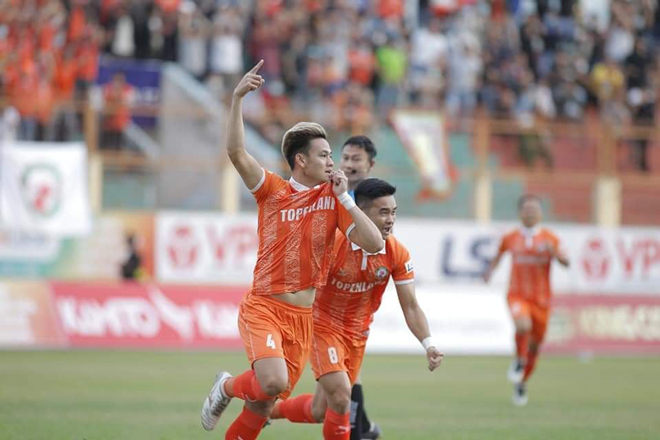 Video Bình Định - Sài Gòn: Cú sốc phút thứ 4, SAO ĐT Việt Nam tỏa sáng - 1