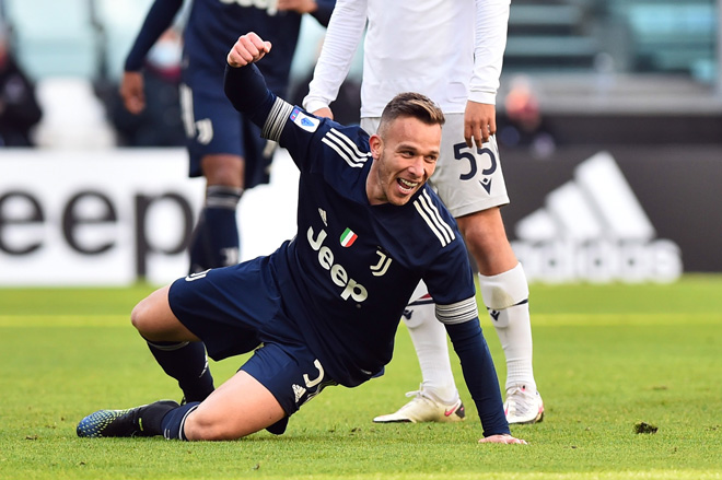 Video Juventus - Bologna: May mắn kề bên, VAR "cứu" phạt đền