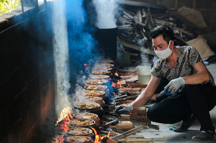 “Đập hộp” niêu cá kho giá 1,4 triệu đồng và quy trình làm cá độc nhất vô nhị làng Vũ Đại - 1