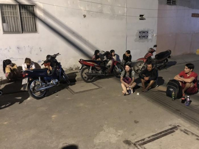 Cháy dãy nhà trọ ở Thủ Đức, một bé gái trọng thương, 17 xe máy bị thiêu rụi - 2