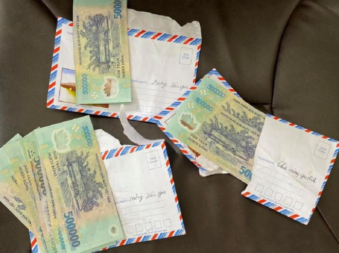 Nụ cười của 5 "thiên thần" khi trả lại tiền cho người đánh rơi - 2