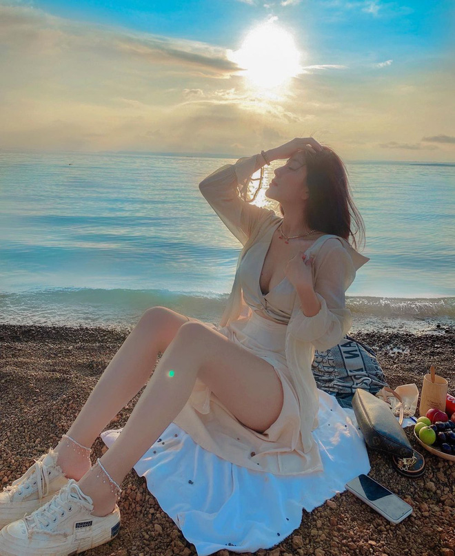 Cách giữ thân hình quyến rũ hơn người của “nữ thần học đường Sài thành” - 2