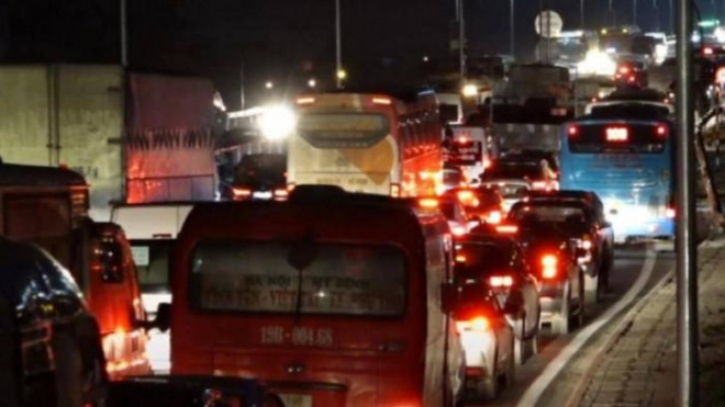 Tin tức 24h qua: Lái xe taxi trả lại 200 triệu đồng cho khách nhậu say quên trên xe - 5