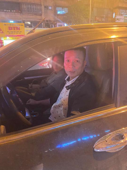 Tin tức 24h qua: Lái xe taxi trả lại 200 triệu đồng cho khách nhậu say quên trên xe - 3