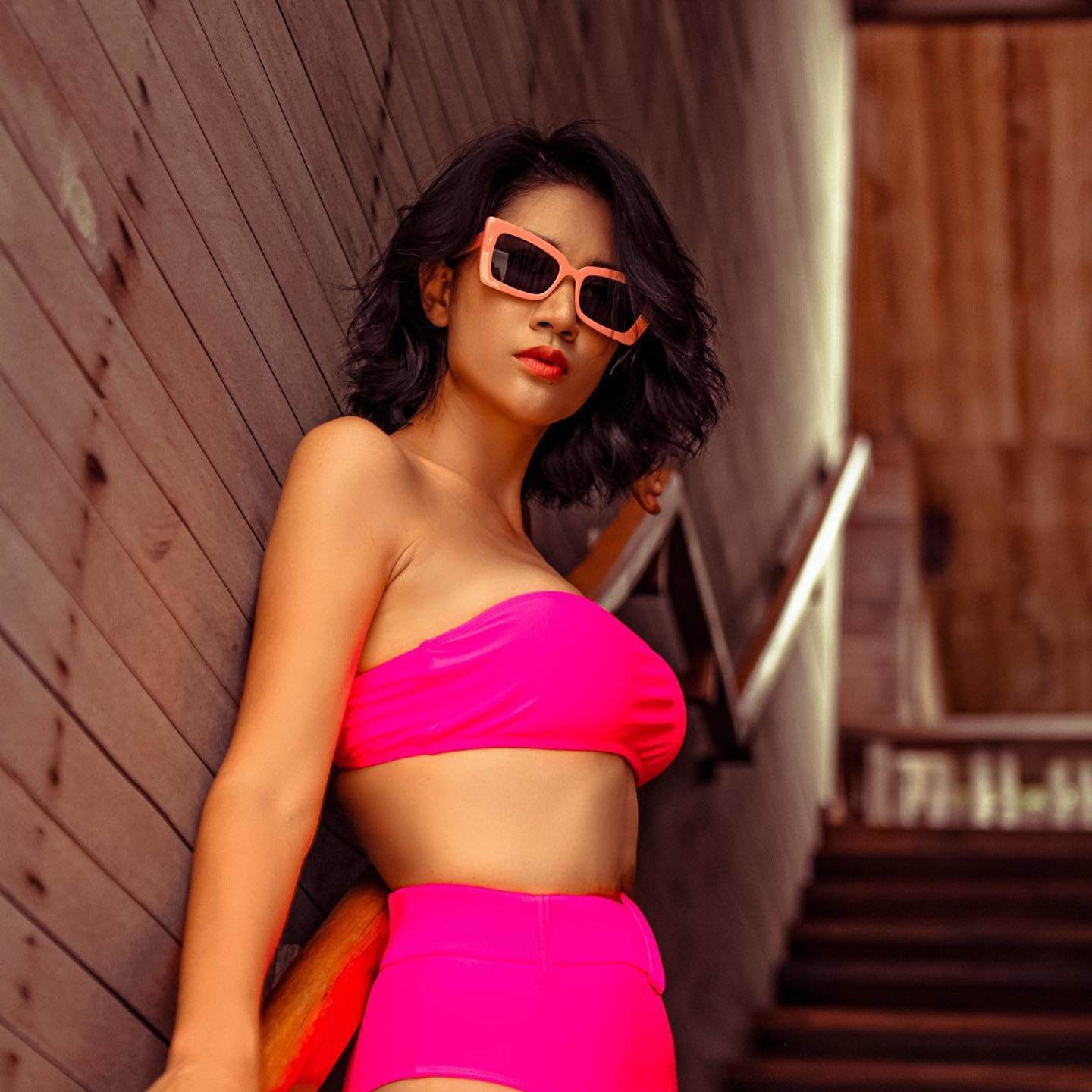 Trang Trần hô biến vòng eo 109cm khiến khán giả ngỡ ngàng vì không cần "bóp méo vạn vật" - 4