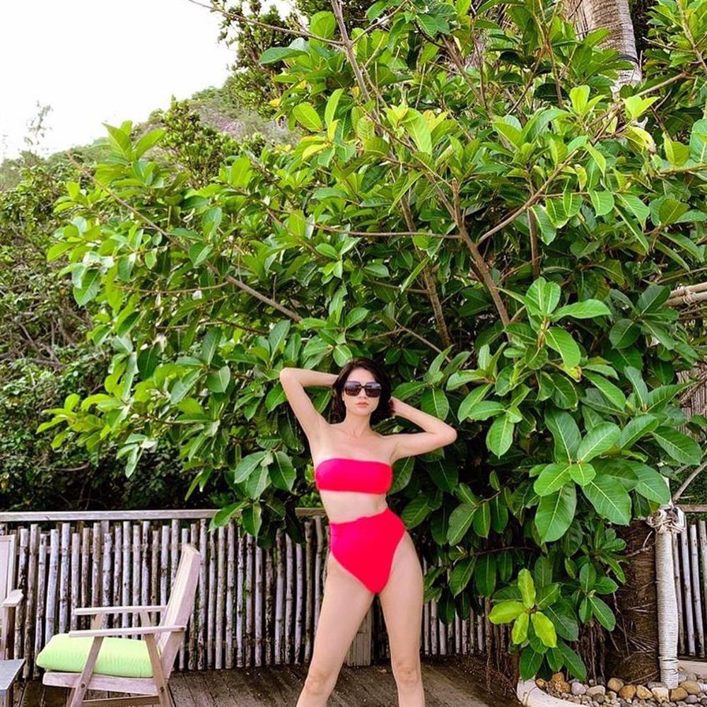 Trang Trần hô biến vòng eo 109cm khiến khán giả ngỡ ngàng vì không cần "bóp méo vạn vật" - 5