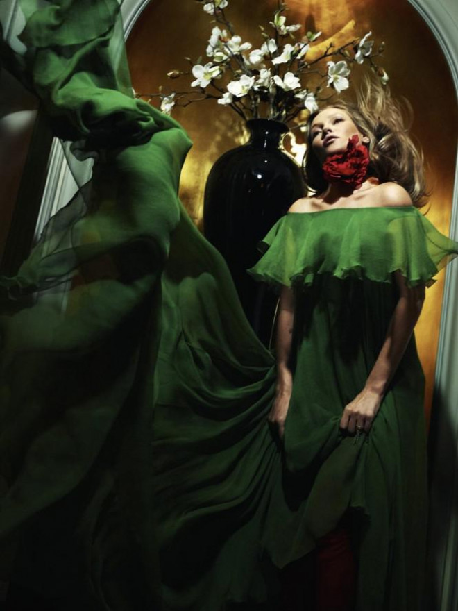 Kate Moss U50 gợi cảm đầy sức sống - 13