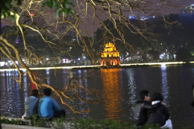 Hồ Gươm lung linh với dàn đèn LED mới - 7
