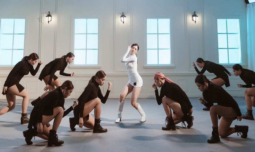 "Tình cũ của Trịnh Thăng Bình" khiến dân mạng tấm tắc "không quá cao nhưng body nuột" - 7