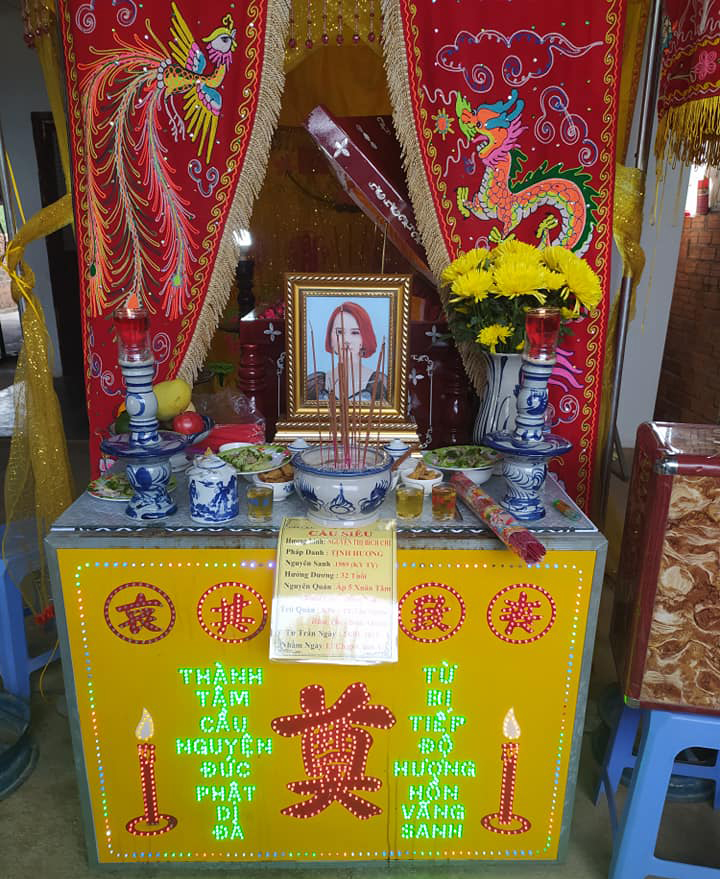 Nữ ca sĩ hội chợ Bích Chi qua đời ở tuổi 32 sau va chạm với xe ben - 1