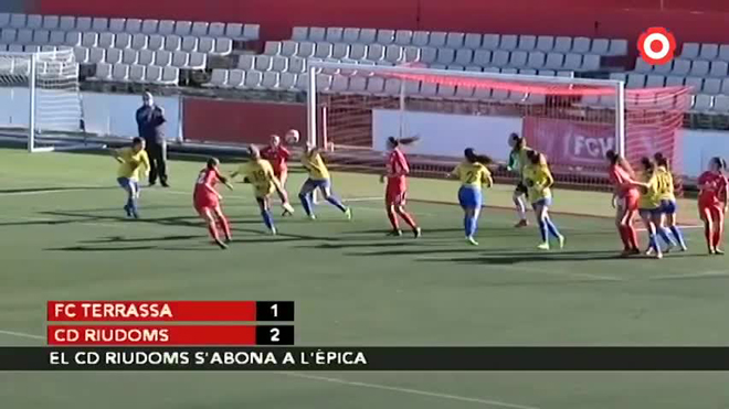"Tròn mắt" nữ cầu thủ phút 89 solo toàn sân, siêu phẩm ví như Maradona - 1
