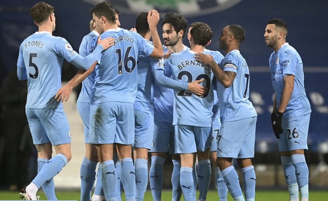 Kịch bản hấp dẫn Ngoại hạng Anh: MU - Man City cho Liverpool "hít khói" - 1