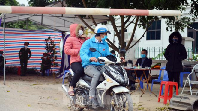 Cận cảnh 13 chốt kiểm soát khu dân cư ở Hải Dương vì ca mắc COVID-19 - 5