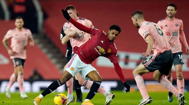 Rực lửa bảng xếp hạng Ngoại hạng Anh: MU "tặng quà" Man City, nguy cơ bị cắt đuôi - 1