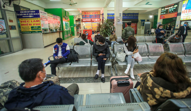 CLIP: Bến xe khách siết chặt phòng chống dịch Covid-19 - 5