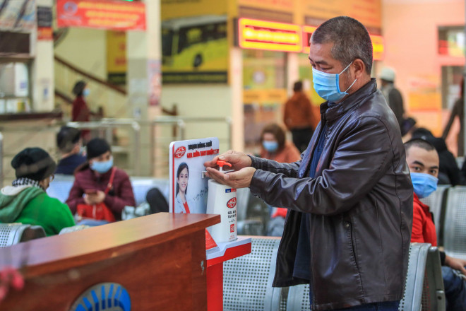 CLIP: Bến xe khách siết chặt phòng chống dịch Covid-19 - 7