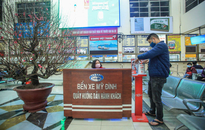 CLIP: Bến xe khách siết chặt phòng chống dịch Covid-19 - 6