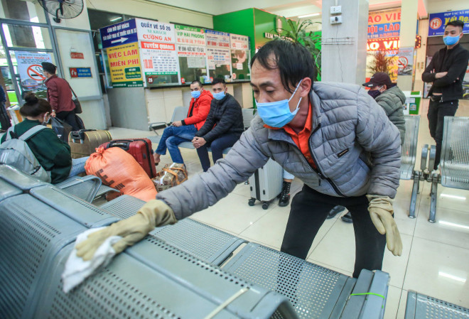 CLIP: Bến xe khách siết chặt phòng chống dịch Covid-19 - 10