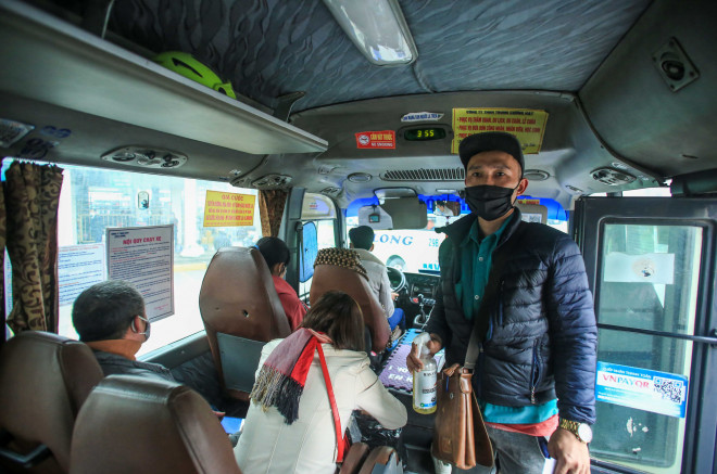 CLIP: Bến xe khách siết chặt phòng chống dịch Covid-19 - 13