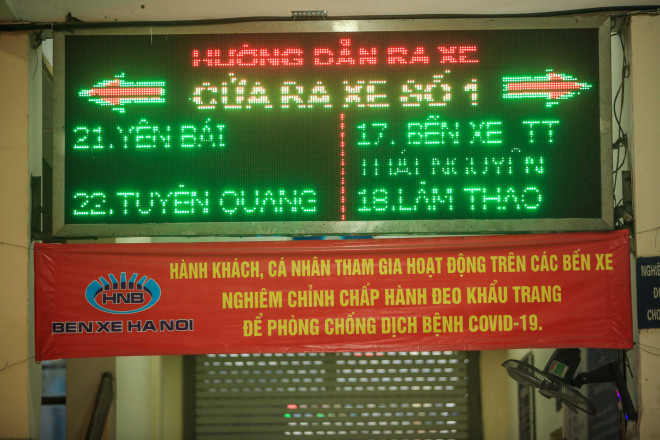 CLIP: Bến xe khách siết chặt phòng chống dịch Covid-19 - 15