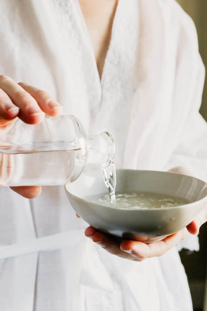 Cách nuôi tóc dài mượt của người Nhật nhờ nước gạo chua - 5