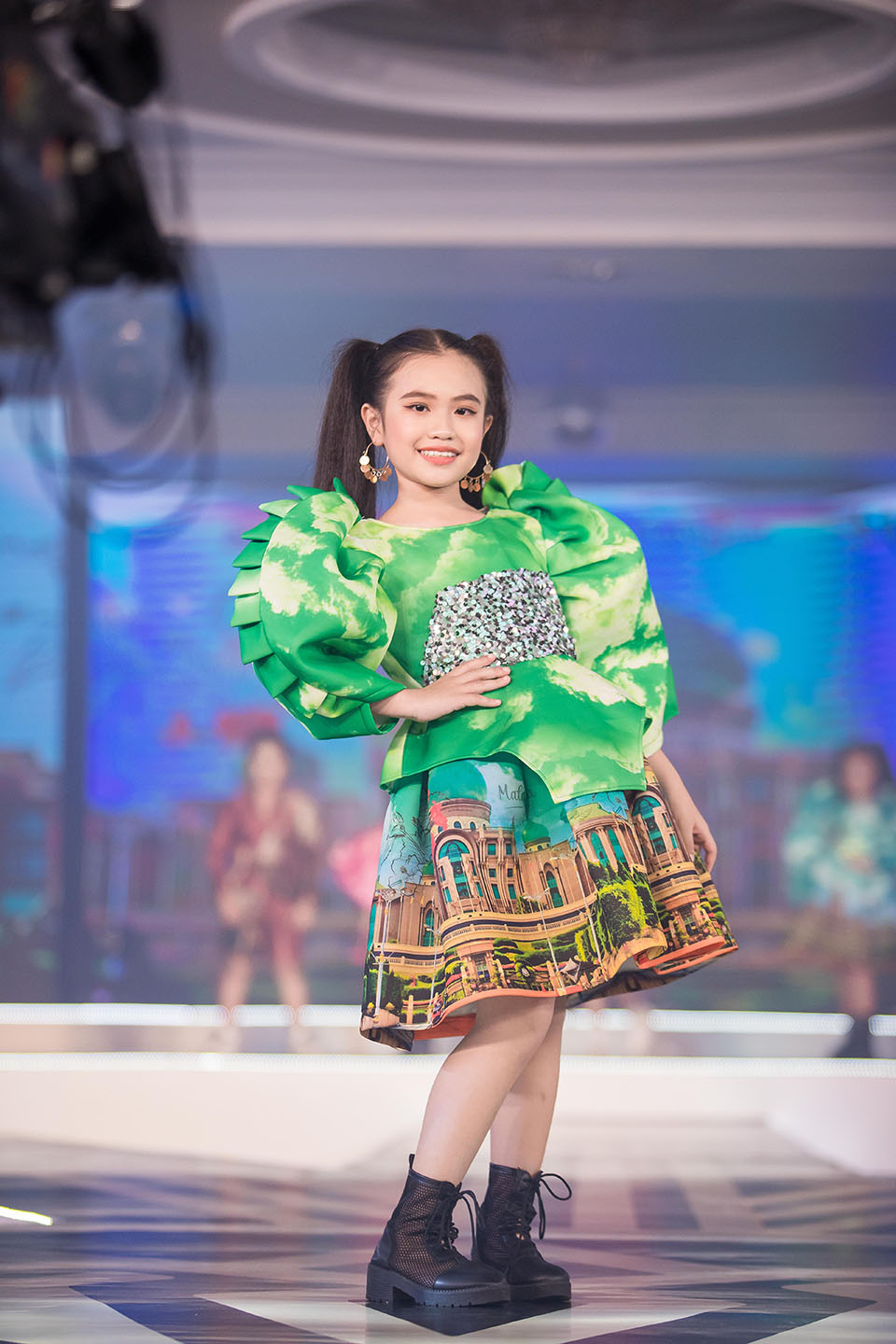 Cô bé 12 tuổi quê Đồng Nai đăng quang siêu mẫu nhí, nhận thưởng ...