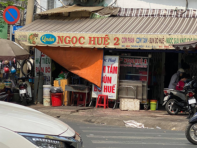 Cảnh phong tỏa khách sạn, quán ăn ở TP.HCM nơi thanh niên dương tính với COVID-19 từng đến - 3