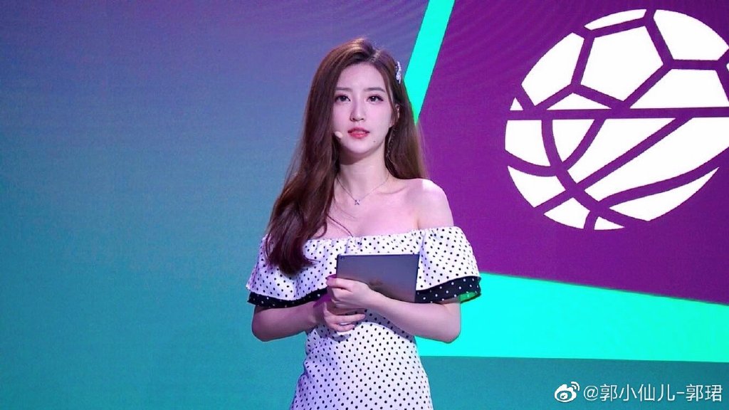 MC thể thao Trung Quốc nổi nhờ khoảnh khắc khoe vòng 1 khi bơi sở hữu body nuột nà - 9