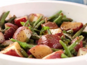 Salad khoai tây đậu đũa vừa ngon vừa giúp giảm cân hiệu quả sau chuỗi ngày ăn "ngập thịt"