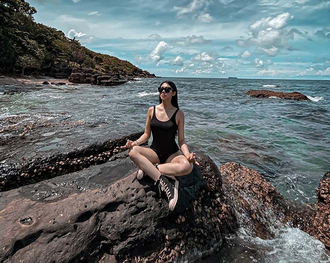 Hot girl Yoga Mai Sương thích xoạc chân, khoe thân hình quyến rũ - 1