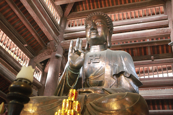 Chánh điện làm từ 600m3 gỗ lim ở Hà Nội - 8