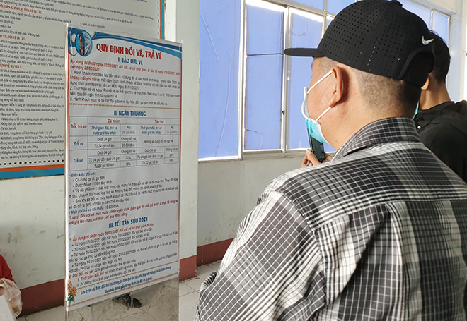 Hàng trăm hành khách ùn ùn đổ về ga Sài Gòn trả vé tàu Tết vì dịch COVID-19 - 4