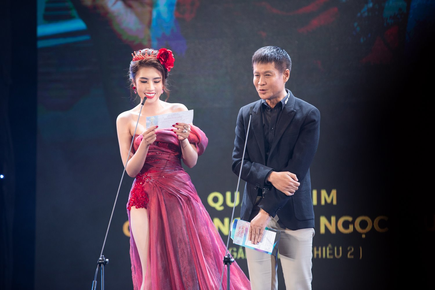 Hoa hậu đọc từ nhạy cảm trên sóng trực tiếp khiến ai cũng "đứng hình" giờ ra sao? - 1