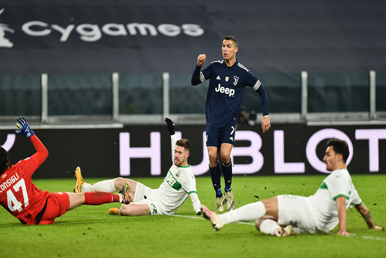Cristiano Ronaldo 36 tuổi: "Cây trường sinh" kiệt xuất và ước mơ QBV thứ 6 - 9