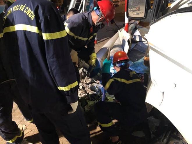 Xe tải và xe máy đâm nhau trong đêm, 3 người thiệt mạng - 3