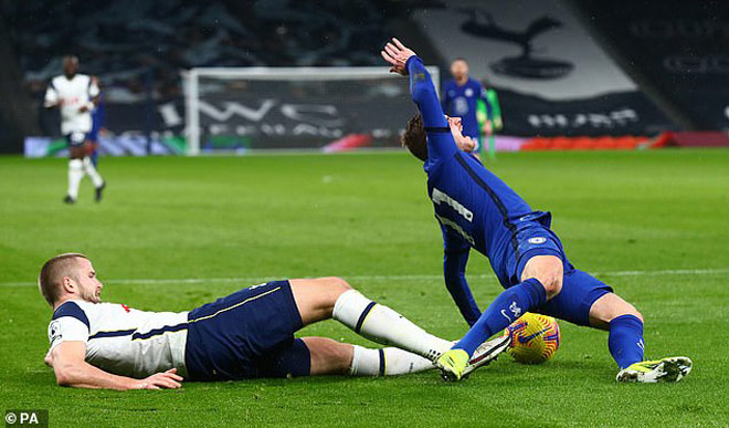 Tottenham thua Chelsea vì 11m: "Tội đồ" nhận "mưa gạch" từ cư dân mạng - 1