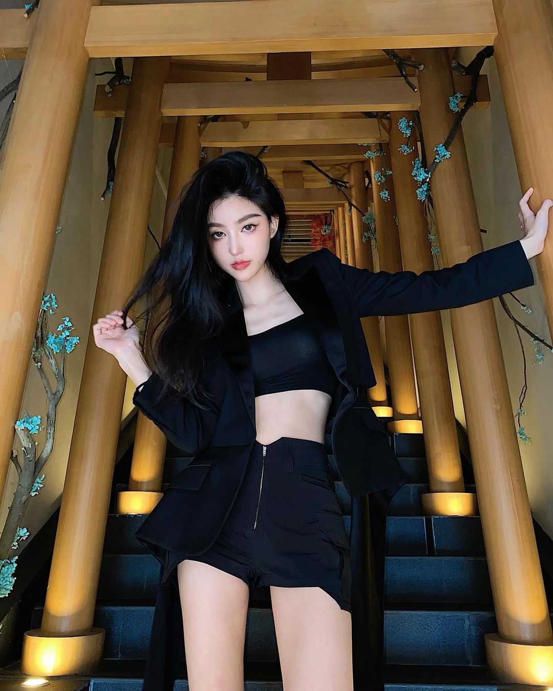 Danh tính người đẹp có vòng 2 xứng tầm định nghĩa "eo con kiến" khiến dân mạng si mê - 4