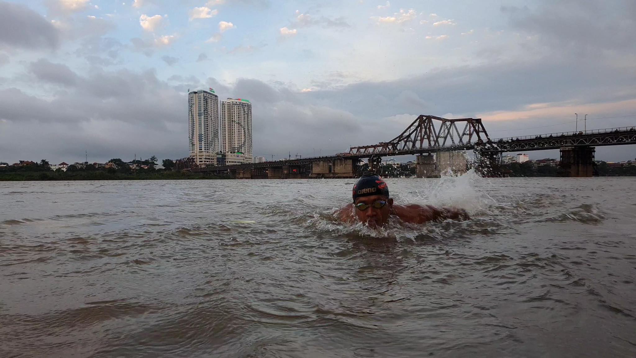 "Người cá" tiết lộ bí quyết bơi từ Hà Nội tới biển Thái Bình và kế hoạch vượt biển từ Bắc tới Nam - 3