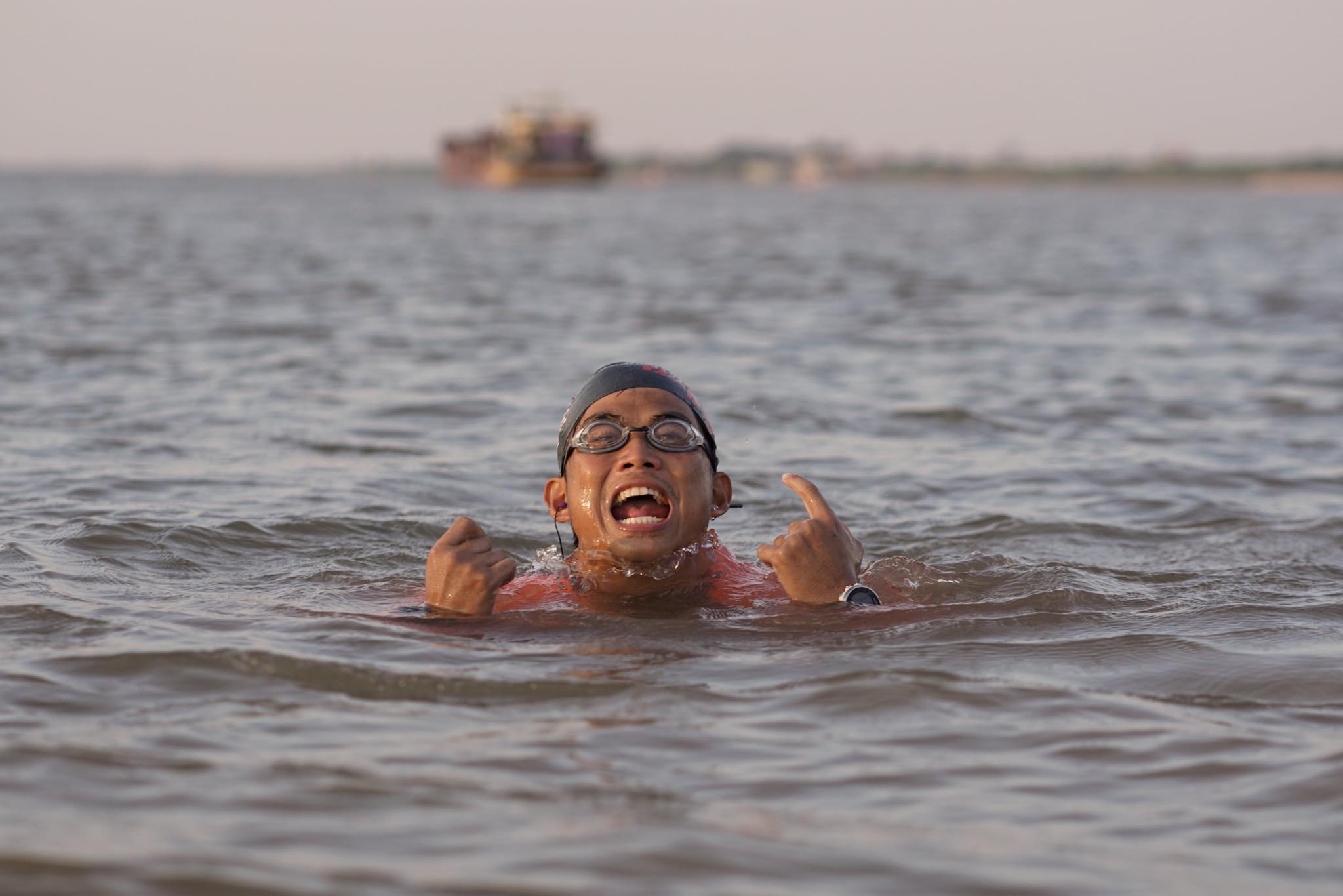 "Người cá" tiết lộ bí quyết bơi từ Hà Nội tới biển Thái Bình và kế hoạch vượt biển từ Bắc tới Nam - 7