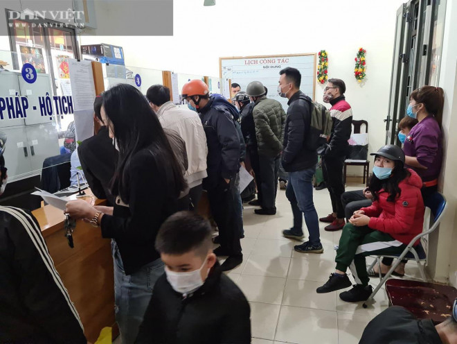Hải Phòng: Người dân nháo nhào đi xin giấy xác nhận ra ngoài thành phố về quê ăn tết - 2